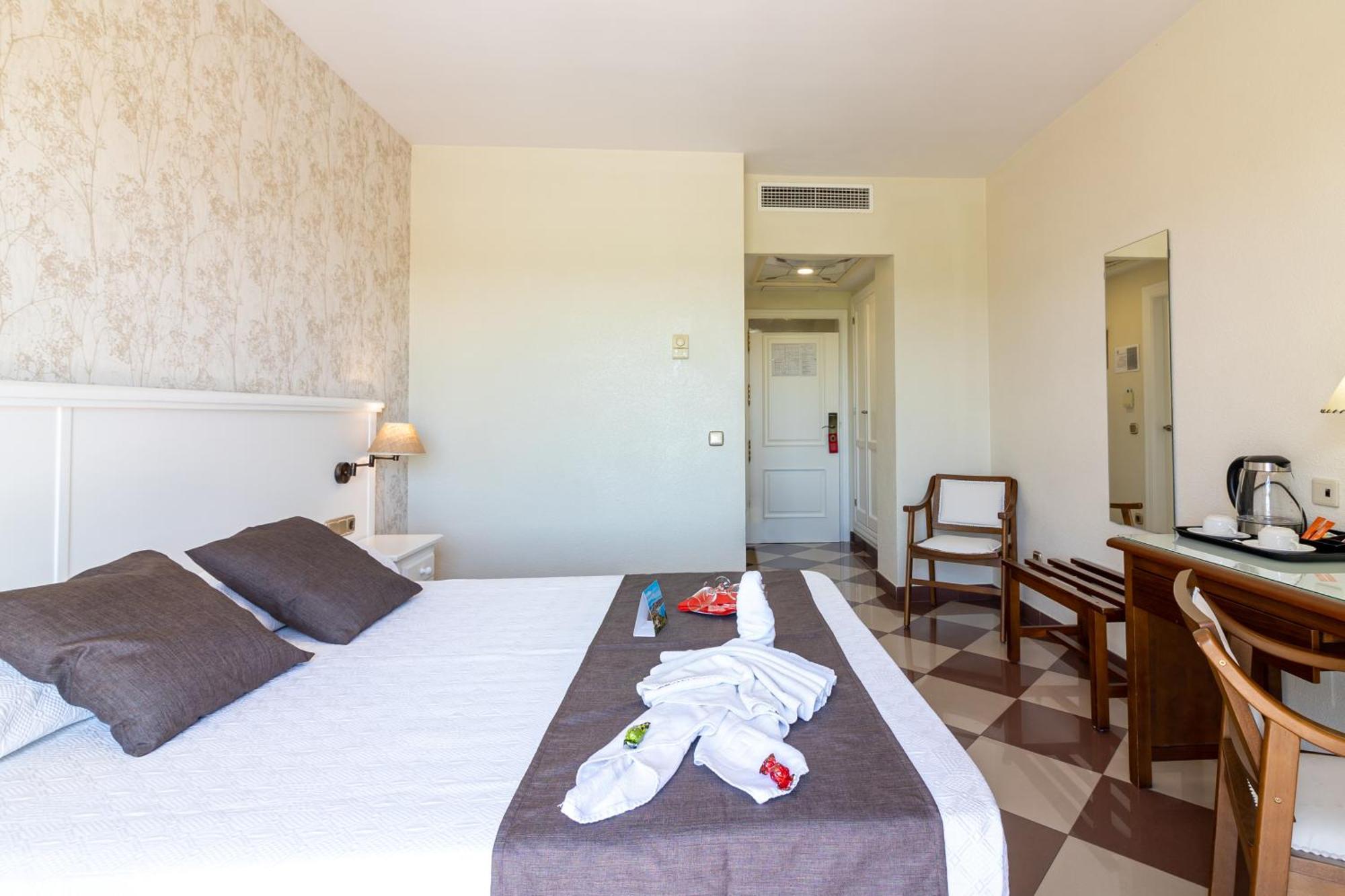 Hotel Avenida Tropical By Bossh! Hotels Salobreña Екстериор снимка