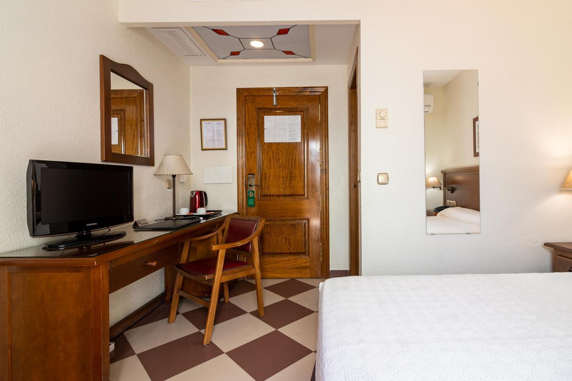 Hotel Avenida Tropical By Bossh! Hotels Salobreña Екстериор снимка