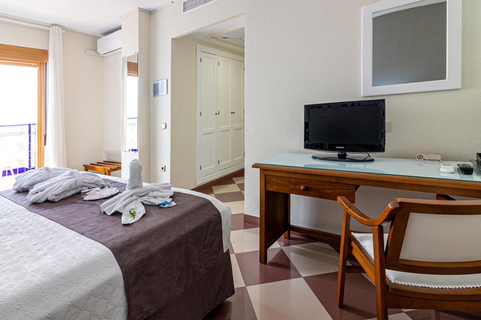 Hotel Avenida Tropical By Bossh! Hotels Salobreña Екстериор снимка
